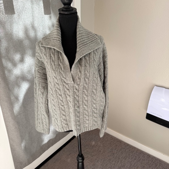 New with Tags Sweater - Picture 1 of 5